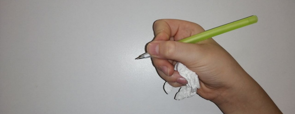учимся держать ручку: метод салфетка